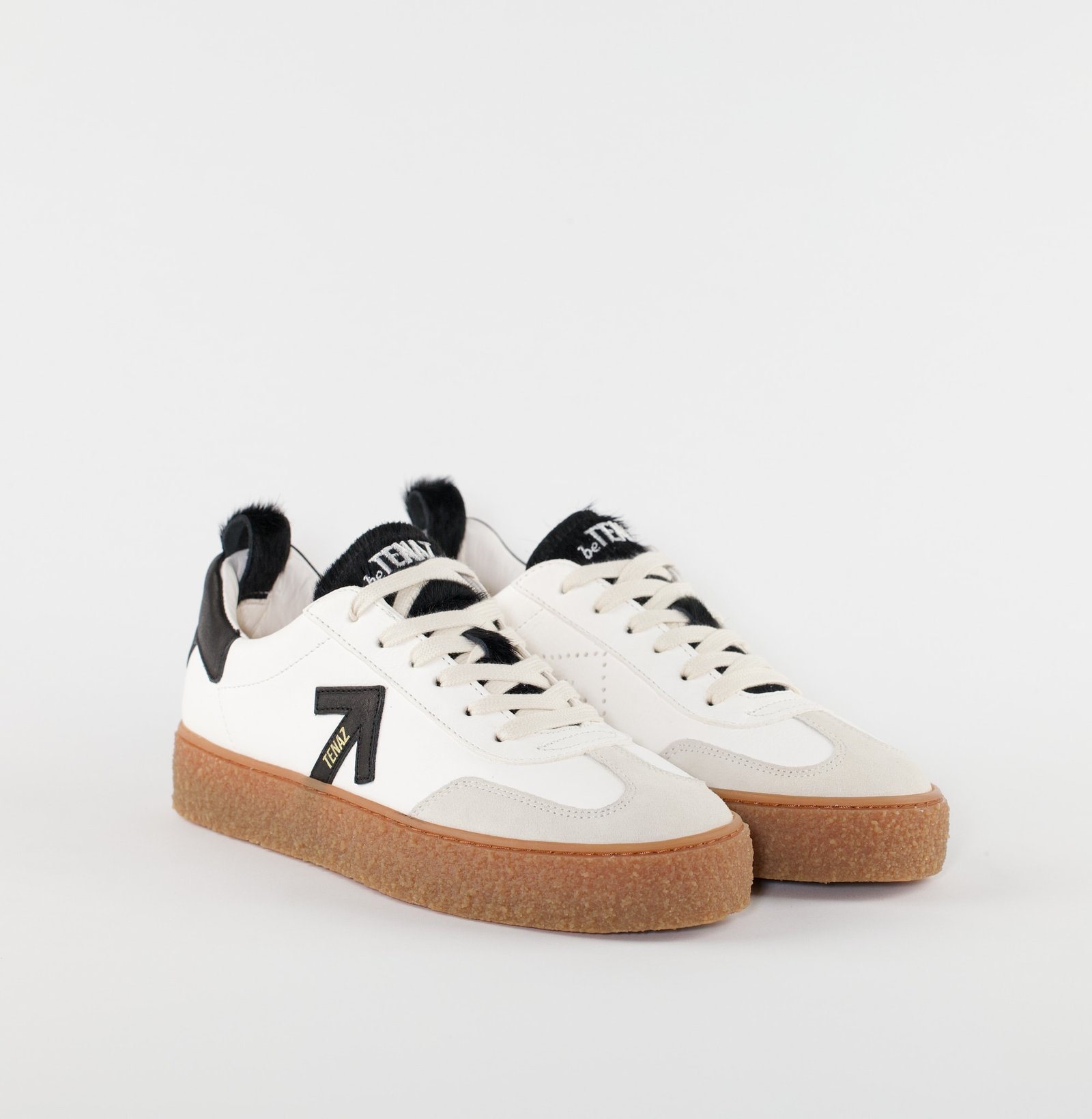 OLHAMAR 4.0PW TNZ WHITE+PACK BLACK RIGHT TWO jpg